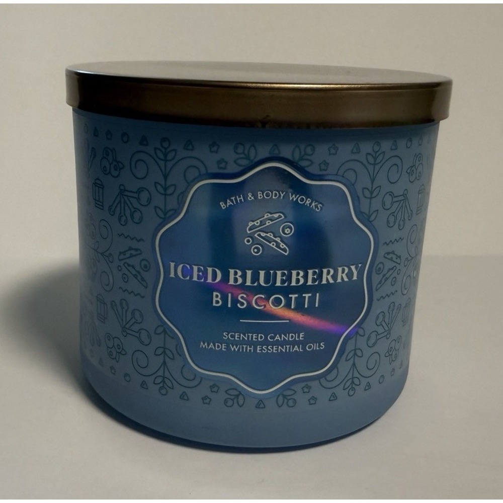 BATH & BODY WORKS ICED BLUEBERRY BISCOTTI SCENTED 3-WICK CANDLE 14.5 OZ UNBURNED